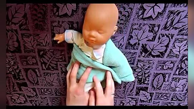 آموزش تصویری نحوه صحیح قنداق کردن نوزاد به روش مثلثی
