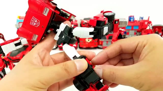 40 تا از بهترین ماشین های اسباب بازی با قابلیت تبدیل شدن به ربات !