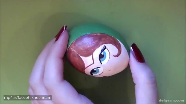 آموزش کشیدن نقاشی روی تخم مرغ به کودکان
