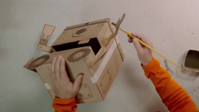 آموزش تصویری ساخت ربات با کارتن های دورریختنی برای کودکان !