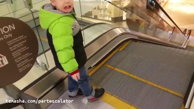 آموزش تصویری روش سوار شدن برروی پله برقی برای کودکان !