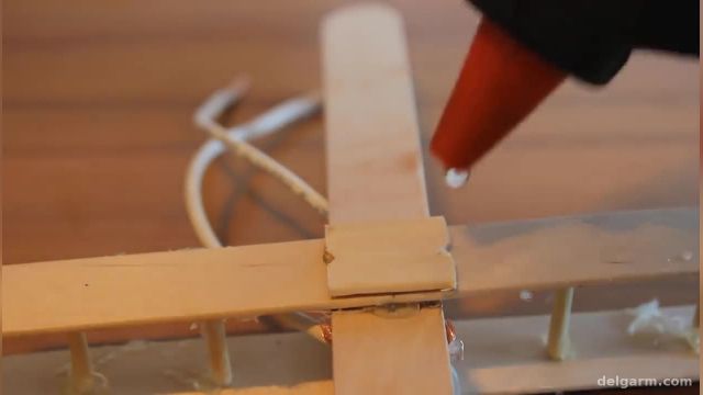 کلیپ تصویری آموزش ساخت هواپیما با چوب بستنی با قابلیت پرواز !