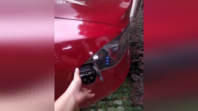 ویدیو جالب از شارژ کردن خودرو های برقی تسلا !