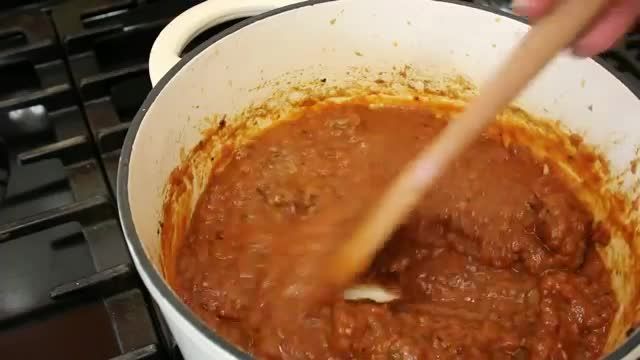 طرز تهیه و روش اصولی قورمه کردن گوشت برای خوراک لوبیا سبز