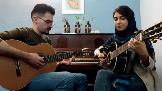 گیتارنوازی زیبای هنرجویان استاد امیر کریمی در آموزشگاه موسیقی ساربانگ اصفهان