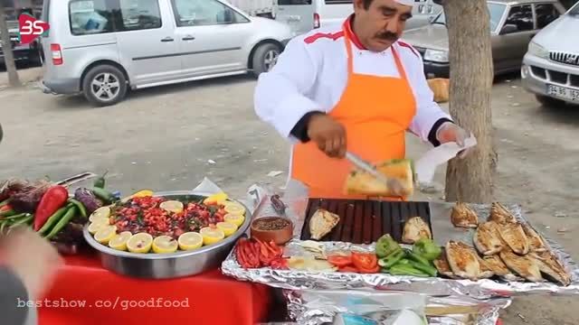 آموزش طرز تهیه ساندویج ماهی در ساحل استانبول