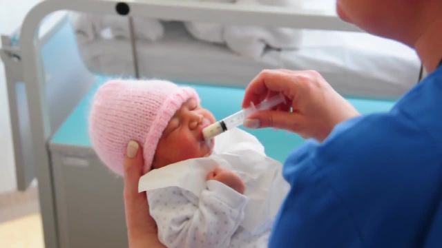 آموزش تصویری شیر دادن به نوزادان با استفاده از سرنگ !