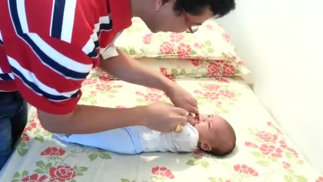 آموزش تصویری روش های ساده برای قطع کردن گریه کودک زیر 1 دقیقه !