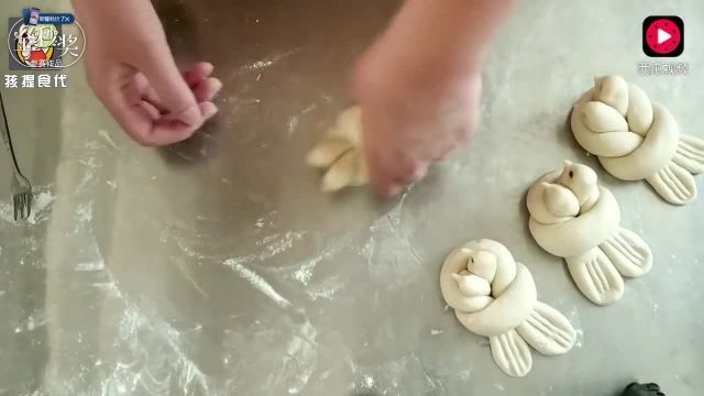 آموزش نحوه تزیین خمیر شیرینی پزی به شکل پرنده با روش ساده و آسان 