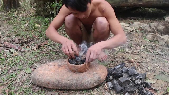 آموزش تصویری ساخت ذغال چوب در طبیعت !