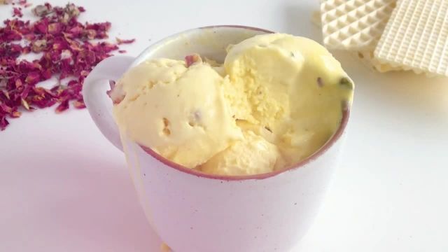 طرز تهیه بستنی سنتی زعفرانی بازاری در خانه