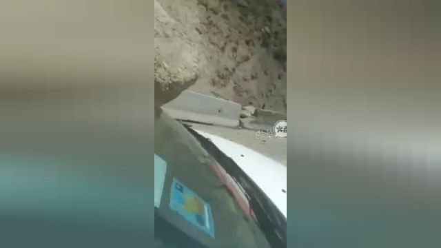 ریزش دورباره سنگ در جاده هراز | ویدیو