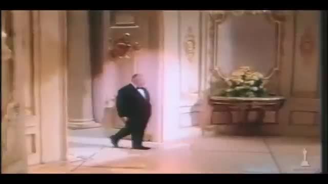 لحظه اسکار گرفتن آلفرد هیچکاک | کوتاه‌ترین و عجیب‌ترین سخنرانی مراسم اسکار