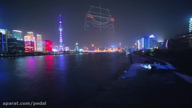 کلیپ جالب از تبلیغ شگفت انگیز جنسیس توسط پهپادها در آسمان چین