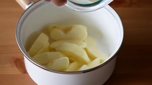 روش ساده حرفه ای پای سیب شیرین و پاییزی بدون آرد