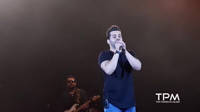 کنسرت رضا بهرام - اجرای زنده آهنگ " گل عشق "