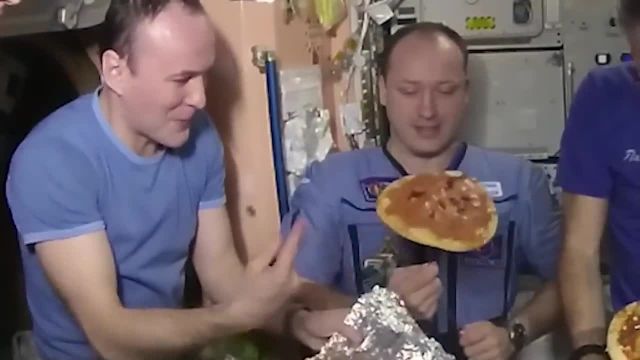 خلاقیت جالب برای درست کردن پیتزا در ایستگاه فضایی !