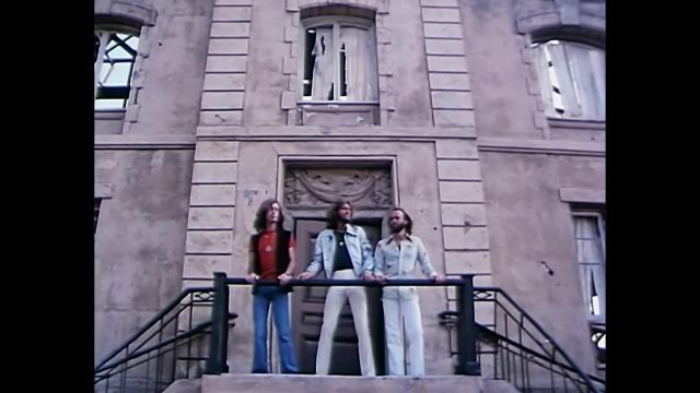 موزیک ویدیو آهنگ Stayin Alive از Bee Gees | خارجی شاد و کلاسیک ! پیشنهادی