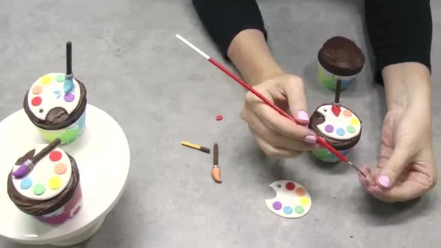 آموزش متفاوت  تاپر پالت نقاشی با خمیر فوندانت برای تزیین کاپ کیک