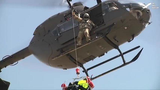 چترباز ارتش آمریکا چتر نجات خود را در میانه پرواز شکست