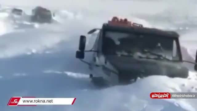 گیر کردن کامیون ها در برف و کولاک | ویدیو 