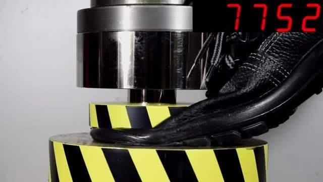 ویدیوی کفش سربازی زیر پرس هیدرولیک 100 تن