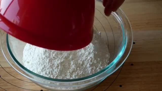 روش پخت و تهیه نان توپی نمکی با تهیه سریع و آسان