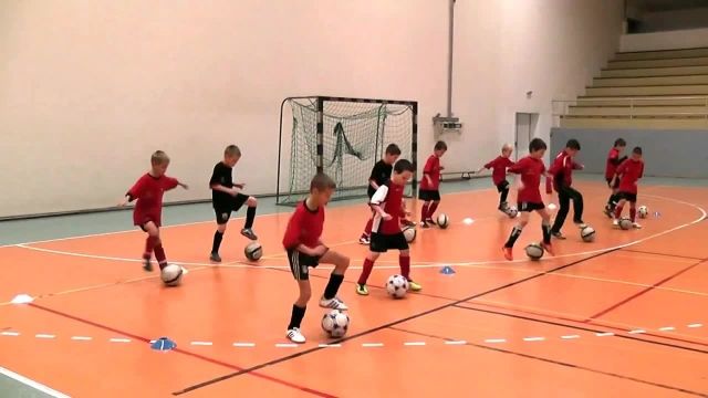 تمرینات آموزشی به کودکان 9ساله- حرکات تکنیکی فوتبال