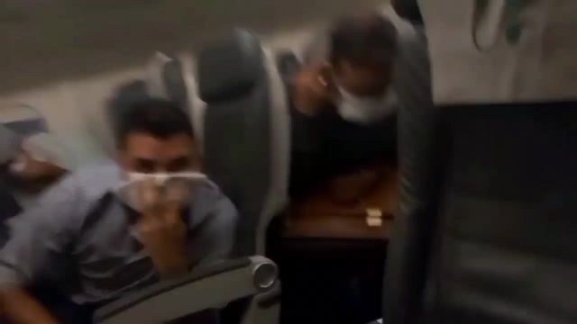 ویدیویی از لحظات پر استرس بازگشت پرواز سیرجان به تهران ماهان به مبدا | ویدیو 