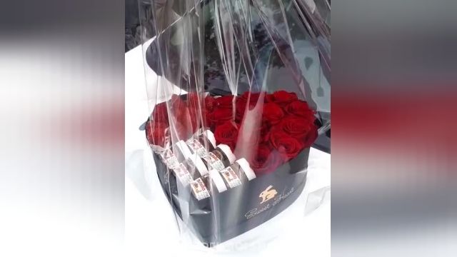 کادو ولنتاین برای رفیق - باکس جذاب گل
