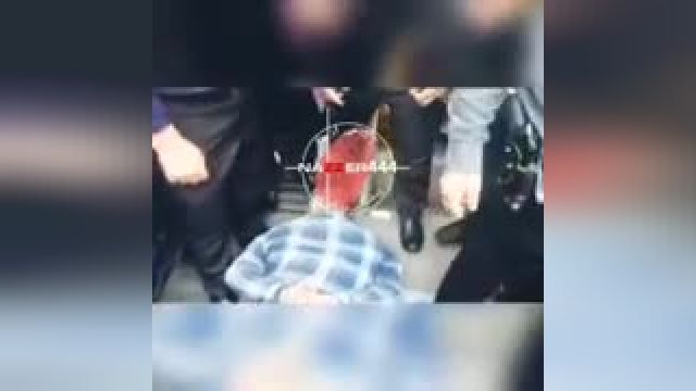 لحظه دستگیری زورگیران خشن موبایل قاپ محدوده سی تیر تهران با گلوگه زمین گیر شدند 