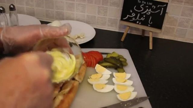 روش تهیه ساده و فوری ساندویچ تخم مرغ ایرانی