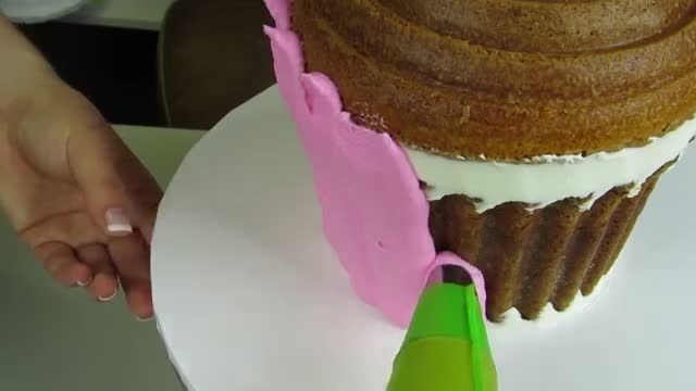 روش پخت حرفه ای کاپ کیک با طرح میکی موس و خامه کشی زیبا