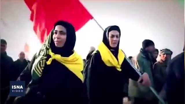 فیلم علم‌کشی خواهران منصوریان در مسیر کربلا | ویدیو 