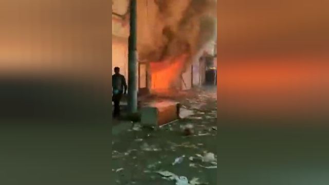 آجیل‌ فروشی عبدالباقی در آتش کشیده شد | فیلم 