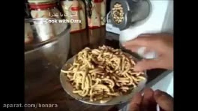 آموزش طرز تهیه شیرینی سنتی نخود چی برای عید نوروز