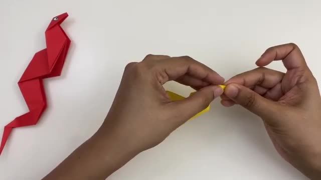 آموزش ساخت کاردستی مار با کاغذ رنگی برای کودکان