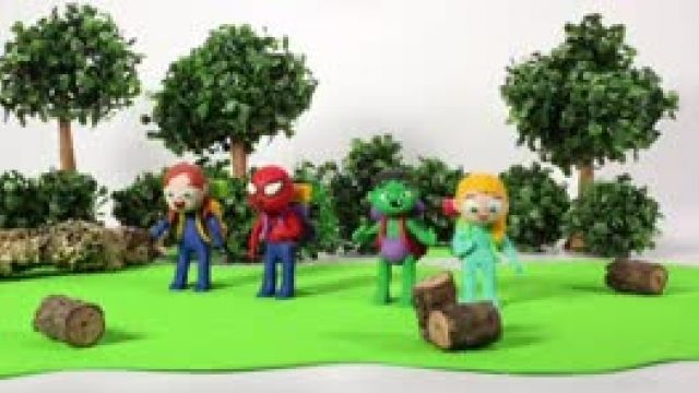 دانلود انیمیشن خانواده خمیری این قسمت Kids Playing With Rainbow Paint Colorsچ