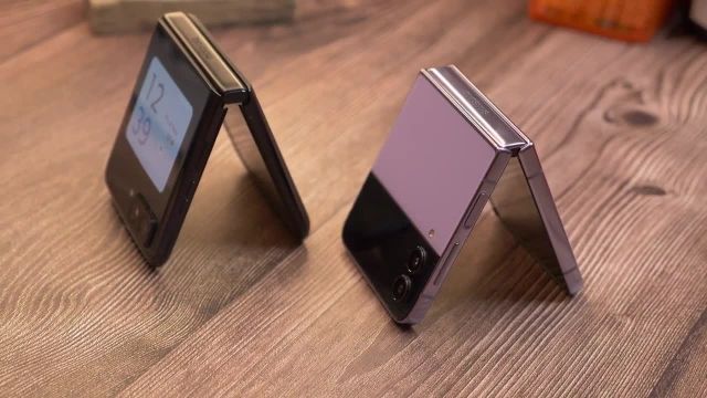 مقایسه گوشی‌های تاشو Motorola Razr (2022)  و Samsung Galaxy Flip 4