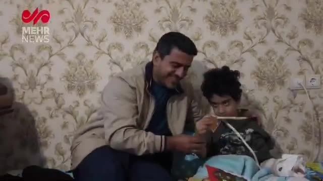 لحظه اهدای مدال طلا به آرتین توسط جواد فروغی | ویدیو 