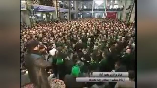 مداحی یزدی ها در حسینیه با سینه زنی مرتب | مشک علمدار من آب ندارد 