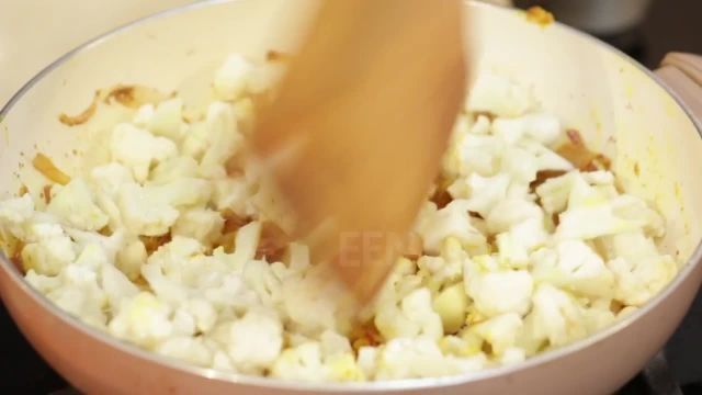 طرز تهیه کوکو گل کلم سالم و رژیمی مناسب برای گیاهخواران 
