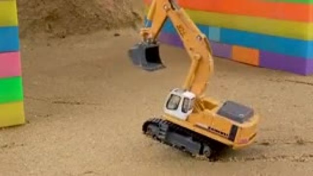 برنامه کودک ماشین بازی کودکانه این قسمت تغییر شکل تراکتور و بیل مکانیکی در تونل 