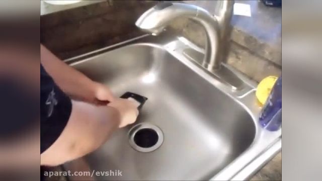 آموزش تمیز کردن لکه های سینک ظرفشویی و برق انداختن آن 