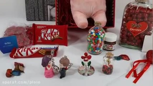 پک هدیه ی روز ولنتاین با عروسک خوک پیشبندی - شکلات و تزئینات