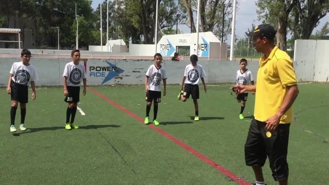آموزش مهارت های تکنیکی و حرکتی- حرکات تکنیکی فوتبال