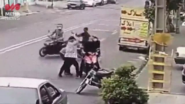 دستگیری خفت‌گیران موتورسوار وسط خیابانی در تهران | ویدیو 