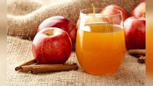 طرز تهیه شربت سیب و دارچین | مفید برای سرماخوردگی و انواع سرفه ها