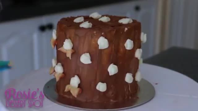 آموزش ساده و حرفه 3 روش مختلف برای تزیین کیک تولد به شکل تنه ی درخت با باتر کریم