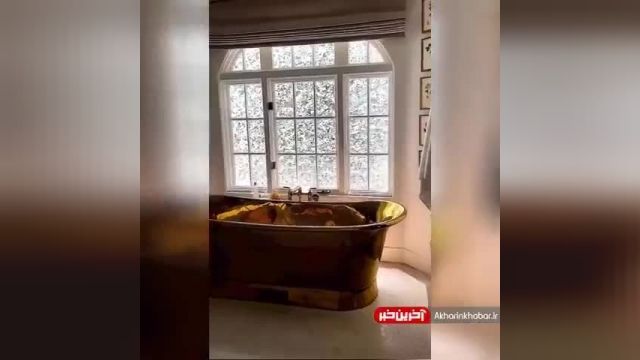 حمام لوکس کندال جنر با  یک وان بزرگ طلا به ارزش 50 هزار دلار | ویدیو 